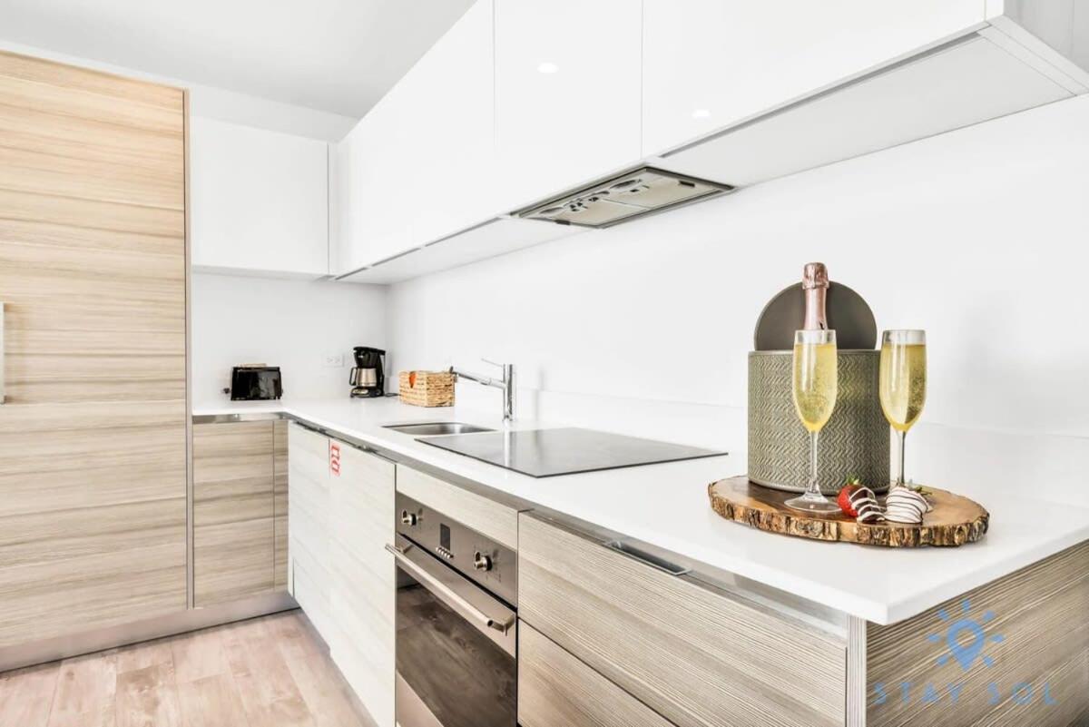 Costa - Worth Traveling - Rooftop Pool- Gym Apartment